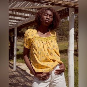 Sonmer || NWT || Golden Floral Crochet Blouse